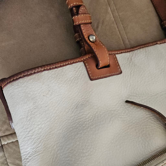 Dooney & Bourke Cream Pebbled Leather Brown Trim Shoulder Bag - Picture 13 of 13